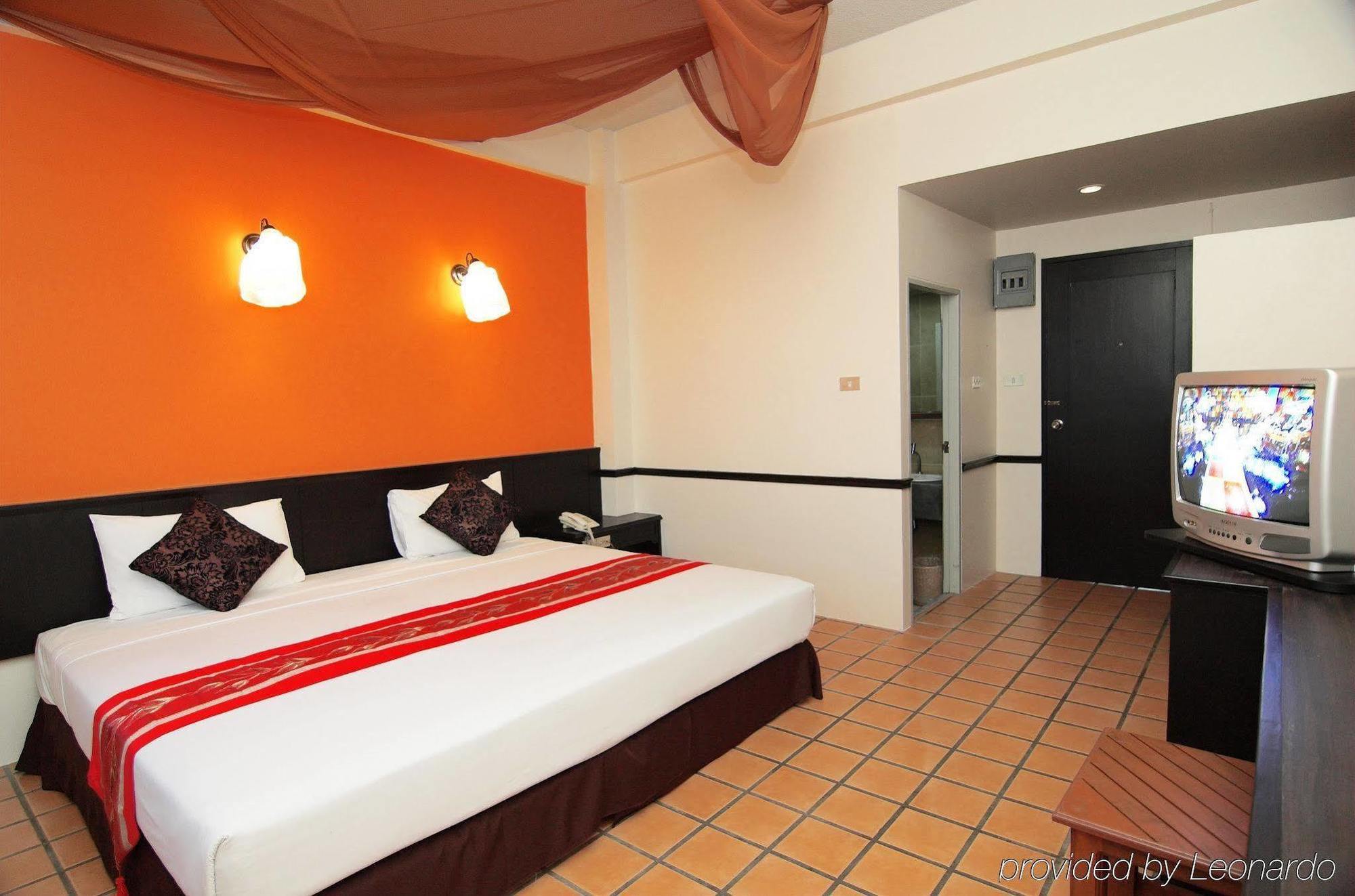 Rome Place Hotel Phuket Exteriör bild