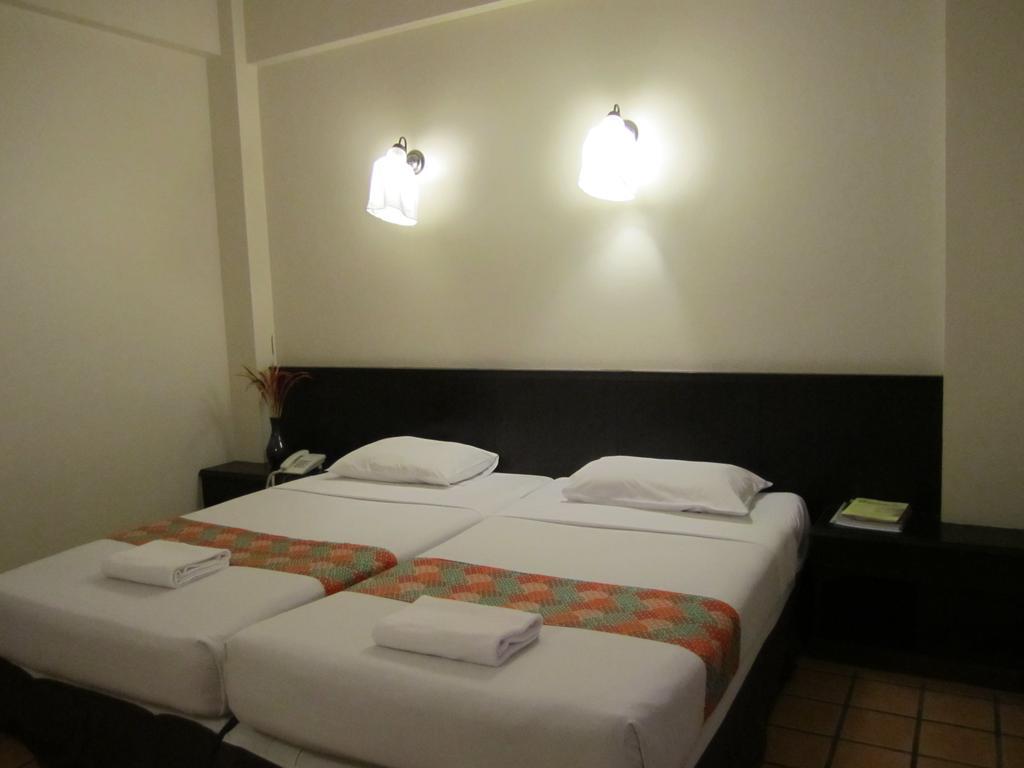 Rome Place Hotel Phuket Exteriör bild