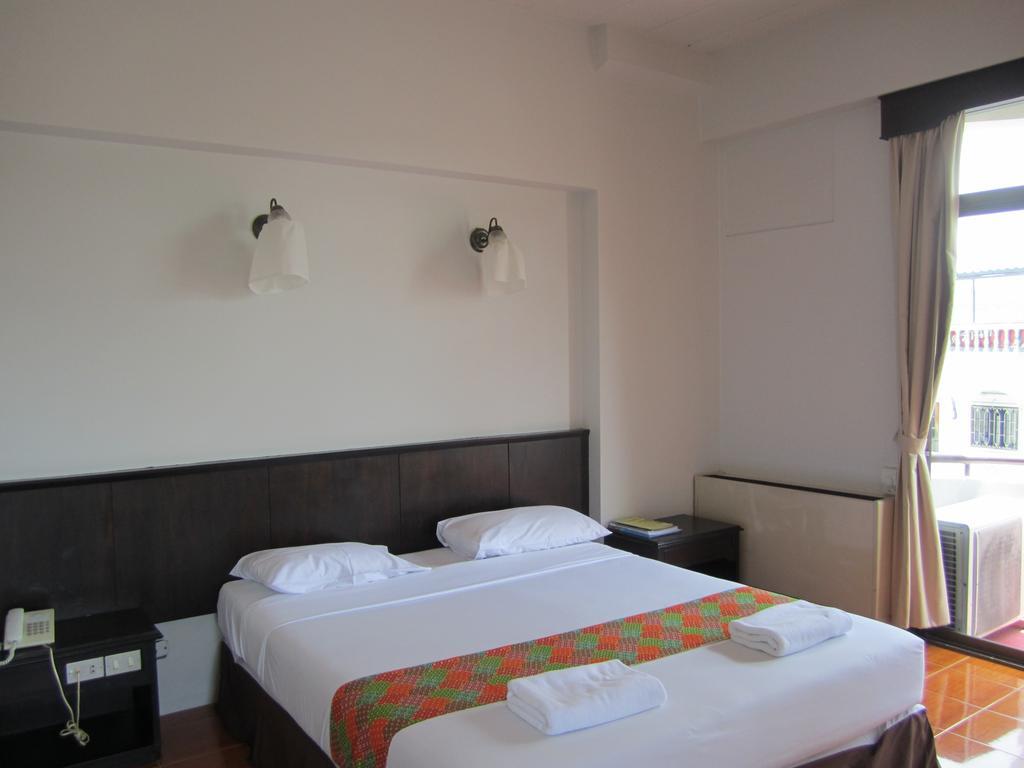 Rome Place Hotel Phuket Exteriör bild