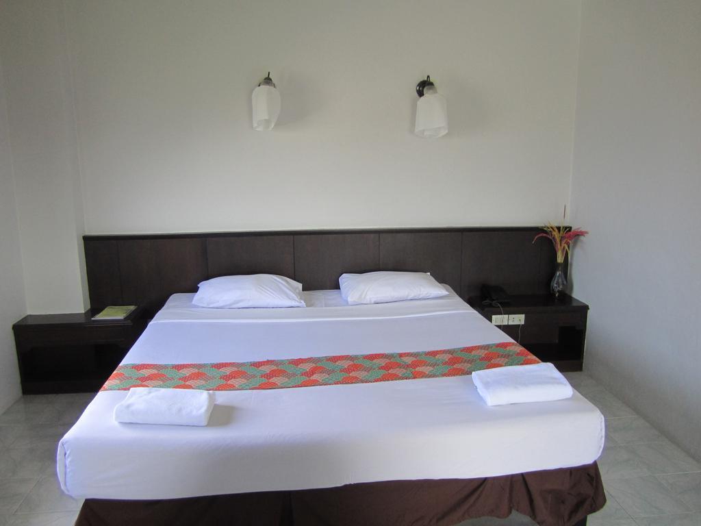 Rome Place Hotel Phuket Exteriör bild