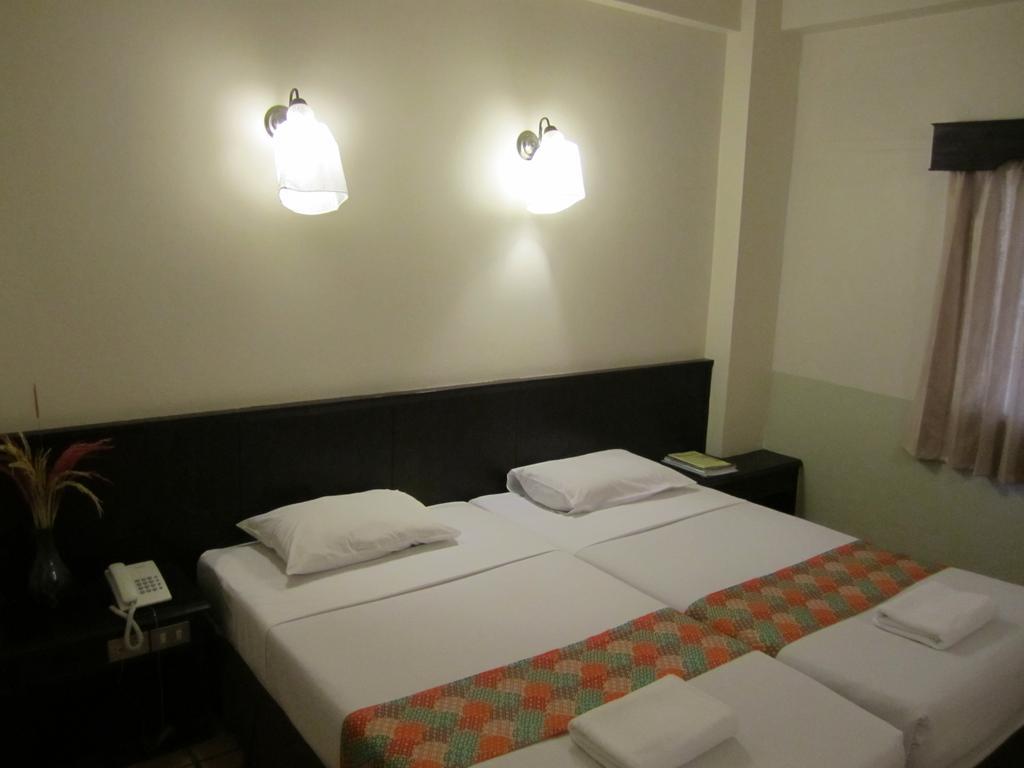 Rome Place Hotel Phuket Exteriör bild